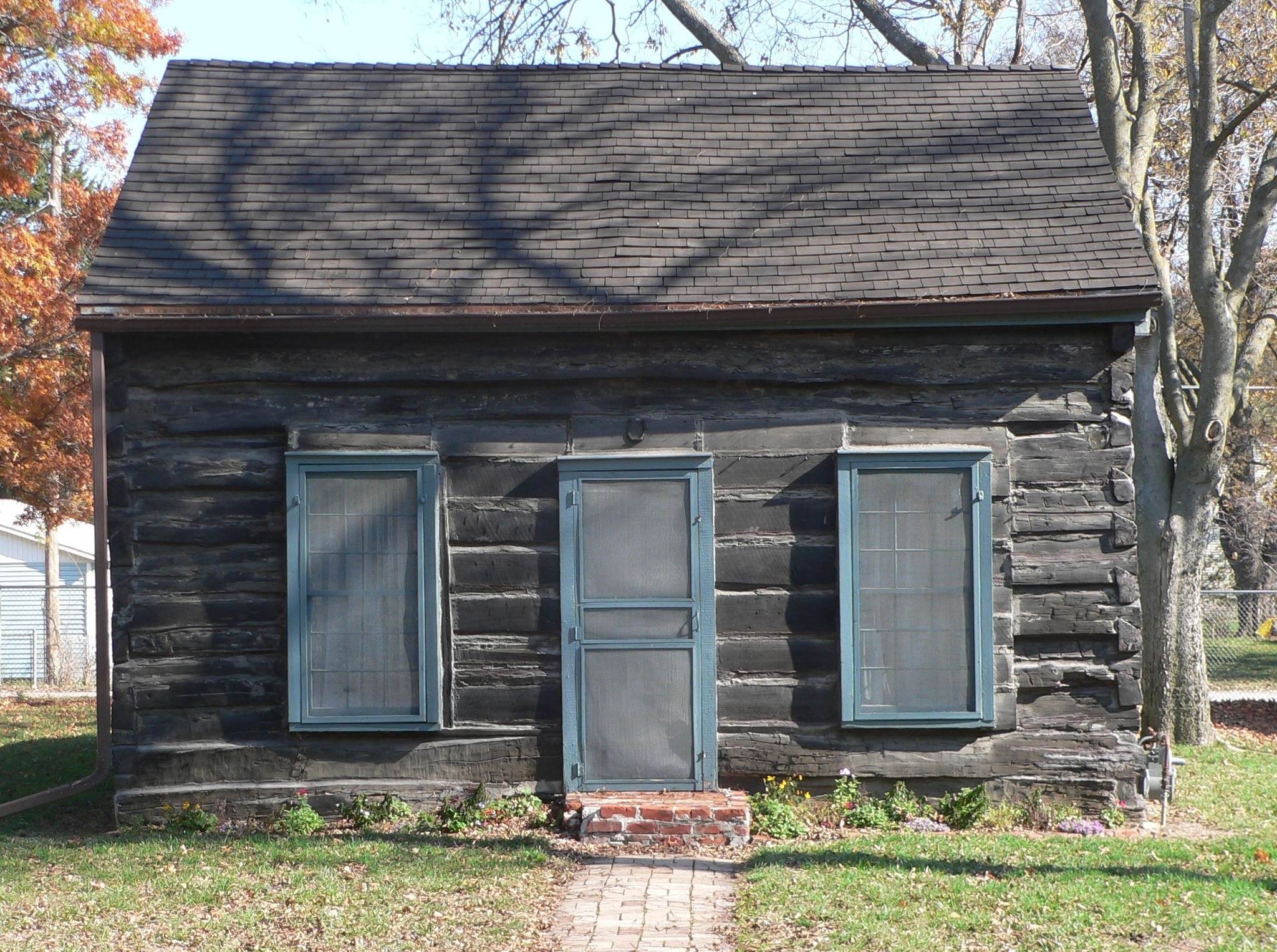 Bellevue’s Pioneer Log Cabin
