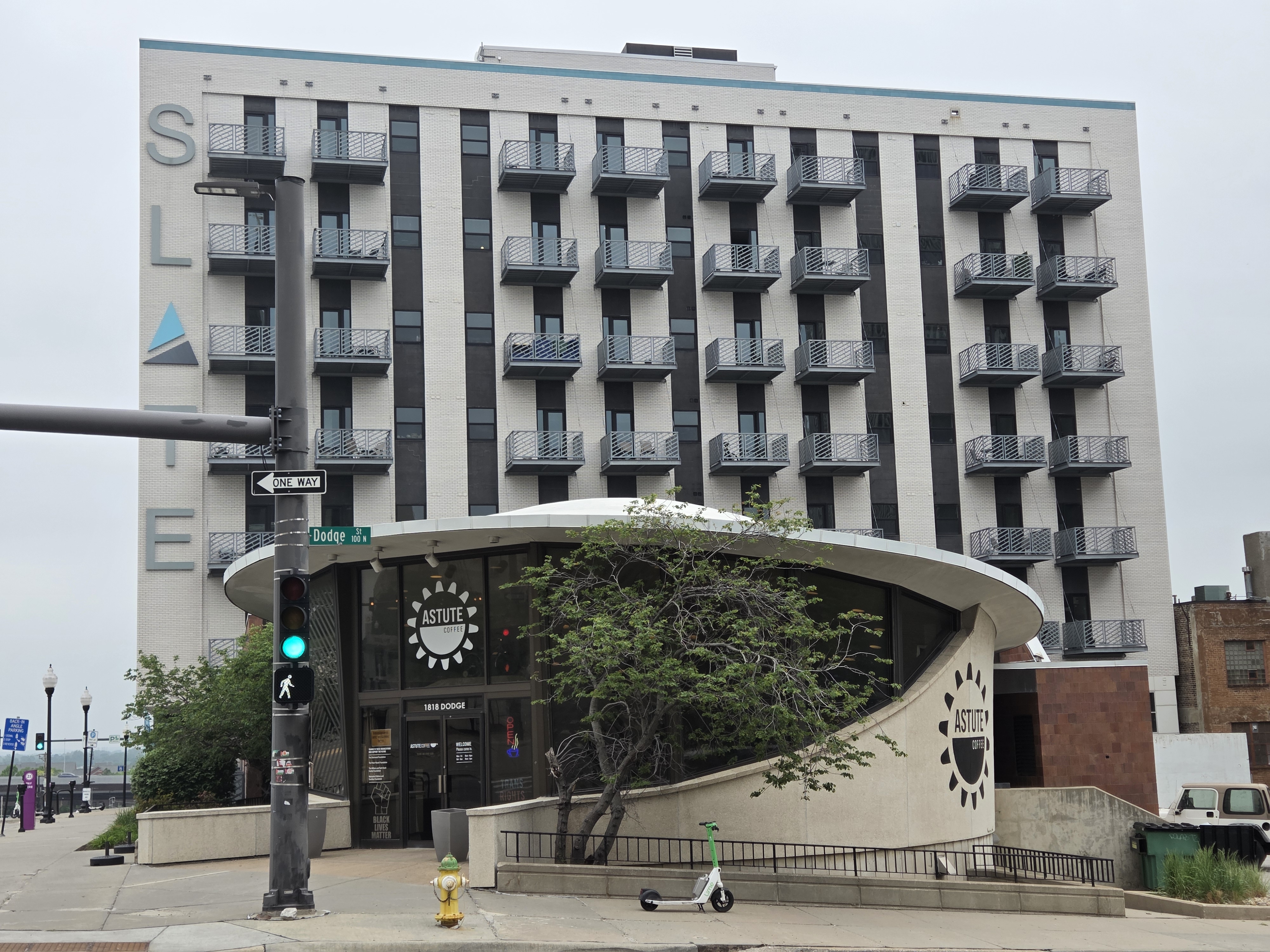 Nes Latenser’s Flying Saucer Building